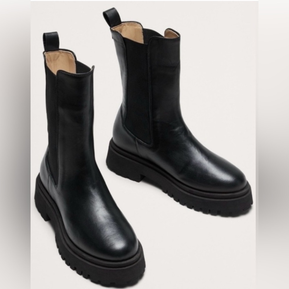 BANANA REPUBLIC ITALIAN LEATHER TALL CHELSEA BOOT